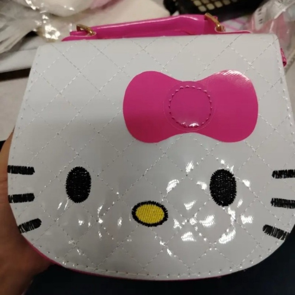 Hello Kitty Crossbody Bag - Picture 2 of 4